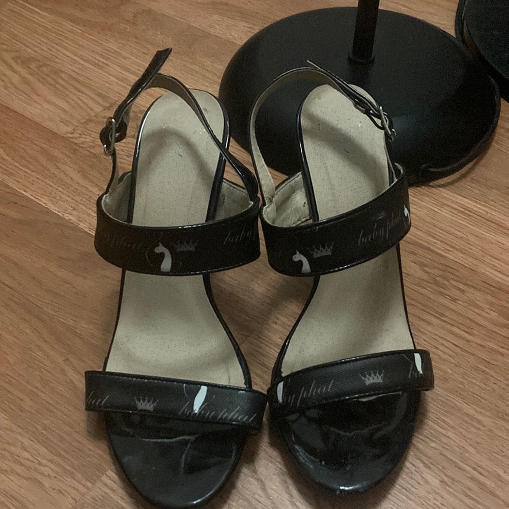 Baby fat high heels Size 6 or 9 I’m not sure because I’m not a lady